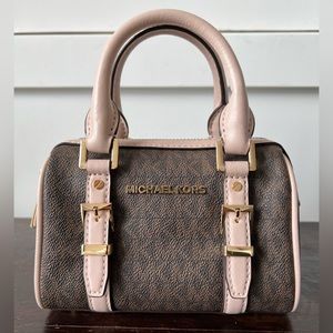 Michael Kors Bedford Legacy Extra-Small Logo
Duffle with Light Pink Leather